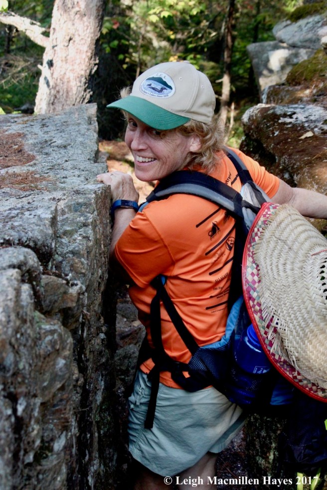 l25-Marita in split rock