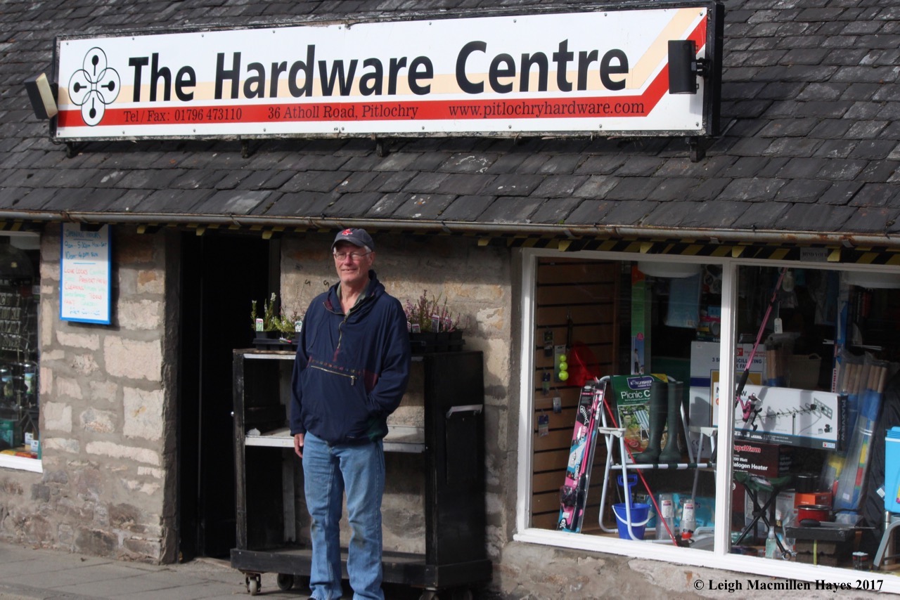 s-Allen, hardware man